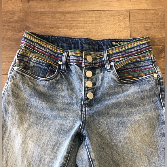 BLANKNYC STYLISH CROPPED EXPOSED BUTTONS RAINBOW WAIST BAND IN SIZE 25 - Picture 11 of 14